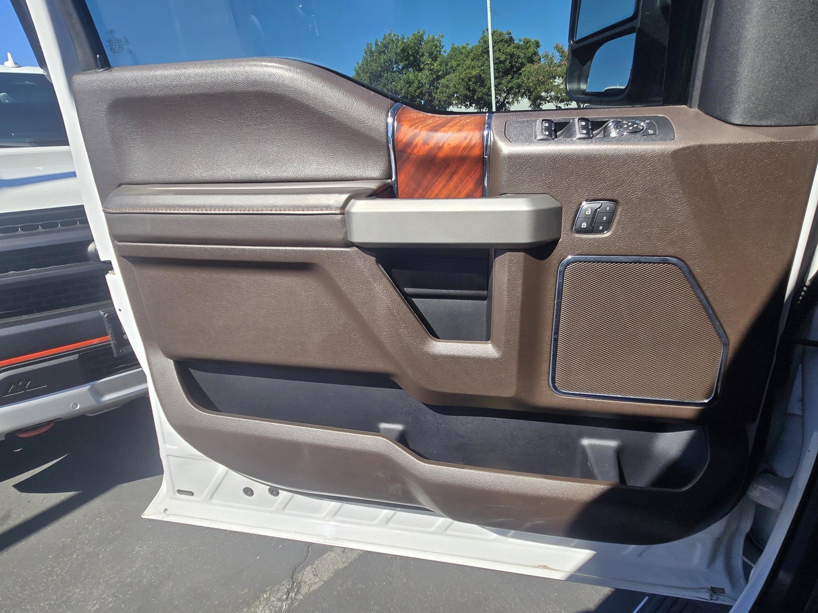 Used 2018 Ford F150 King Ranch w/ Equipment Group 601A Luxury AWD/4WD image 18