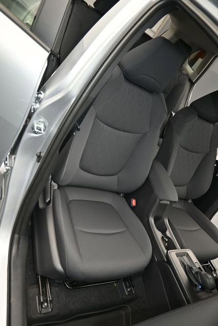 Used 2026 Toyota Corolla Cross LE w/ Moonroof Package image 15