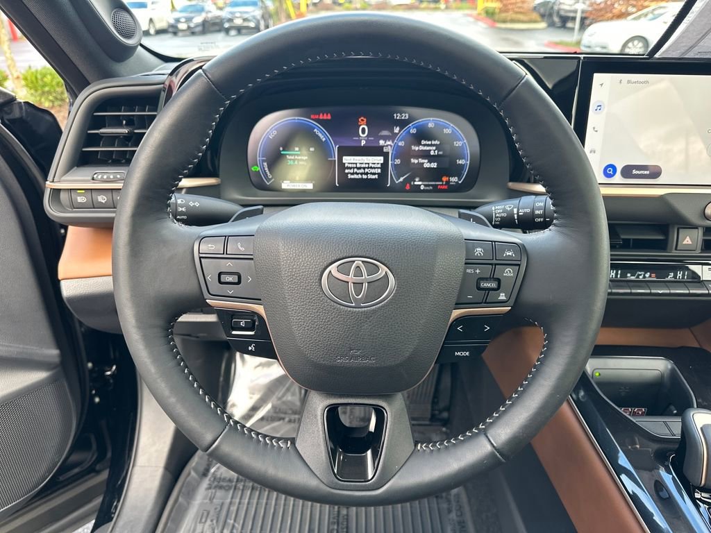 Used 2025 Toyota Crown Signia Limited image 18