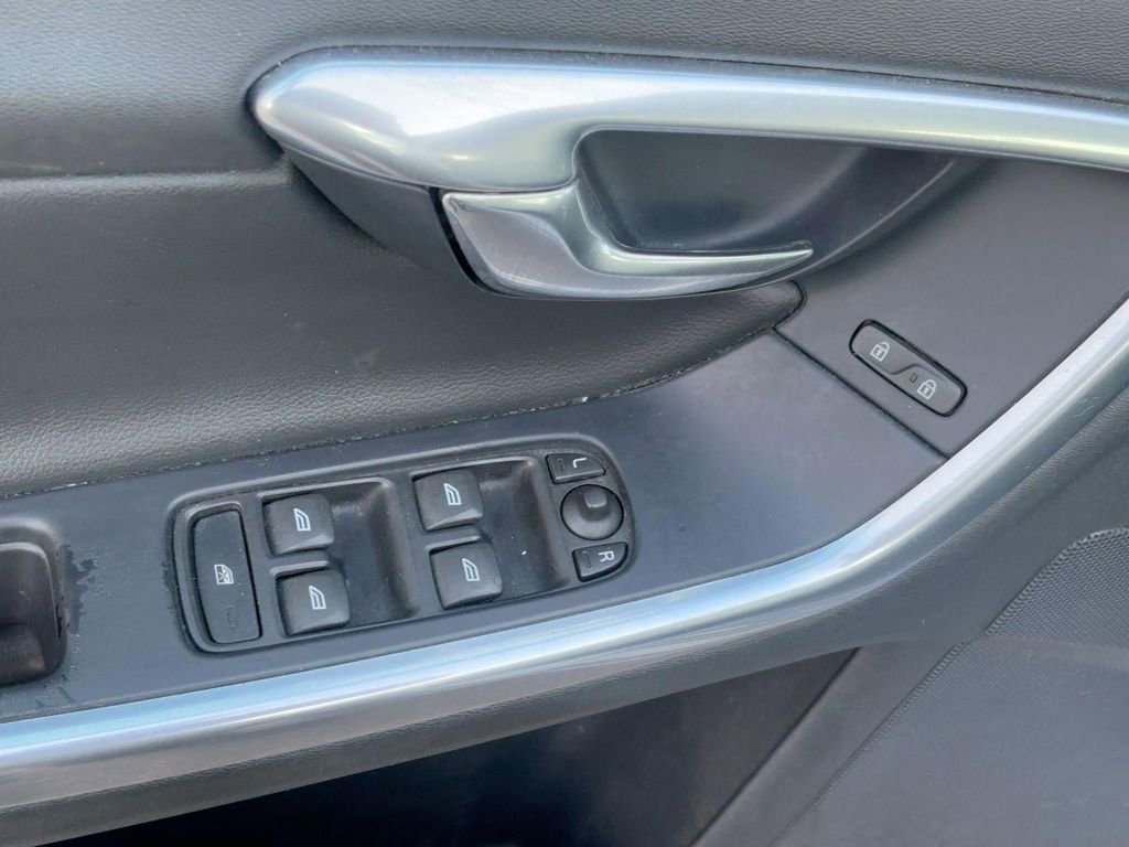 Used 2016 Volvo S60 T5 Premier image 15