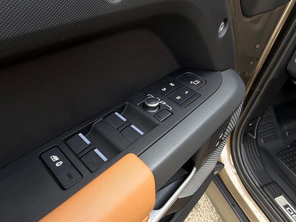 Used 2022 Land Rover Defender 110 X AWD/4WD image 14
