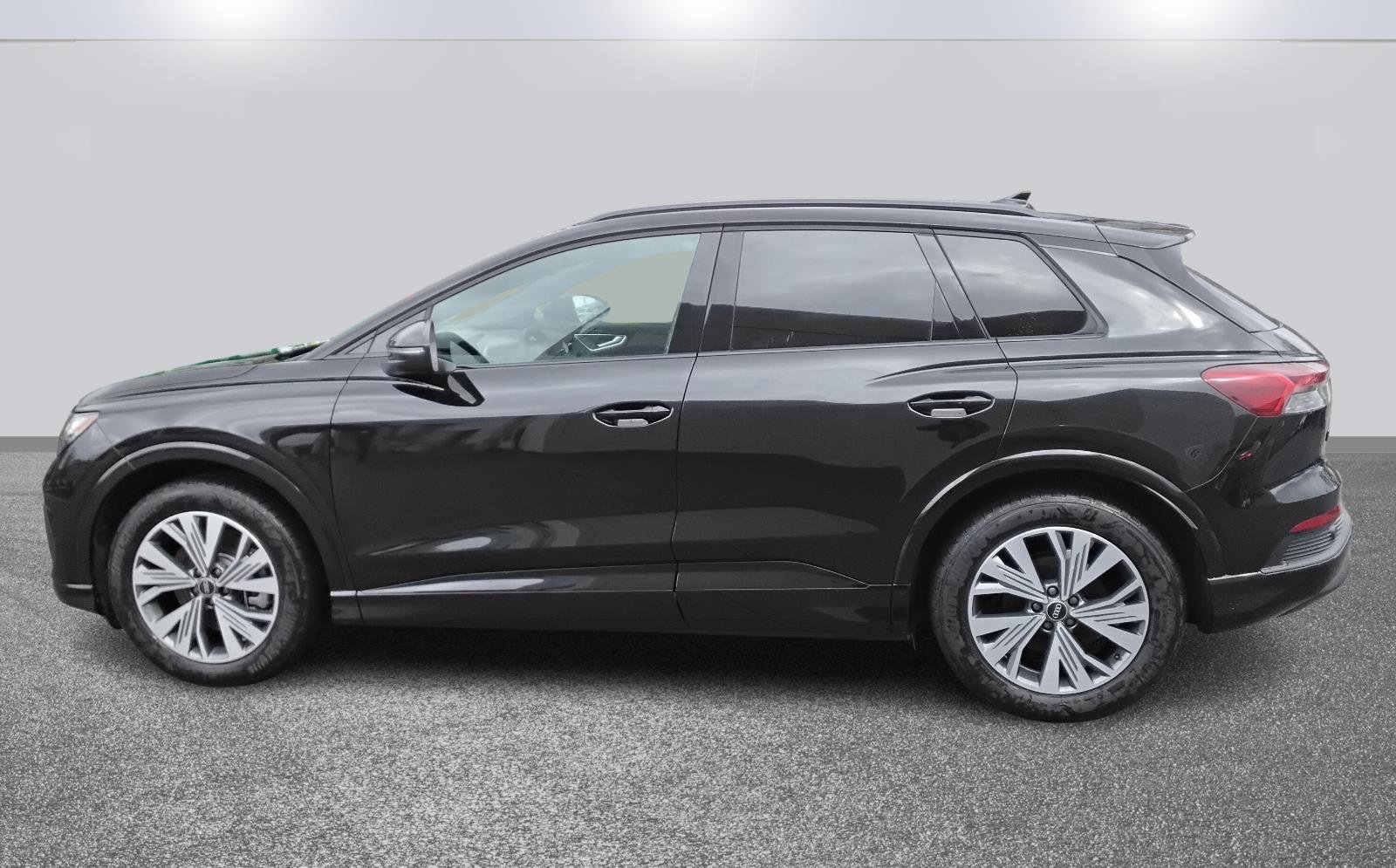 Certified 2025 Audi Q4 e-tron Premium w/ Convenience Package image 6