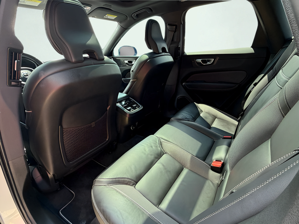 Used 2020 Volvo XC60 T5 R-Design FWD image 21