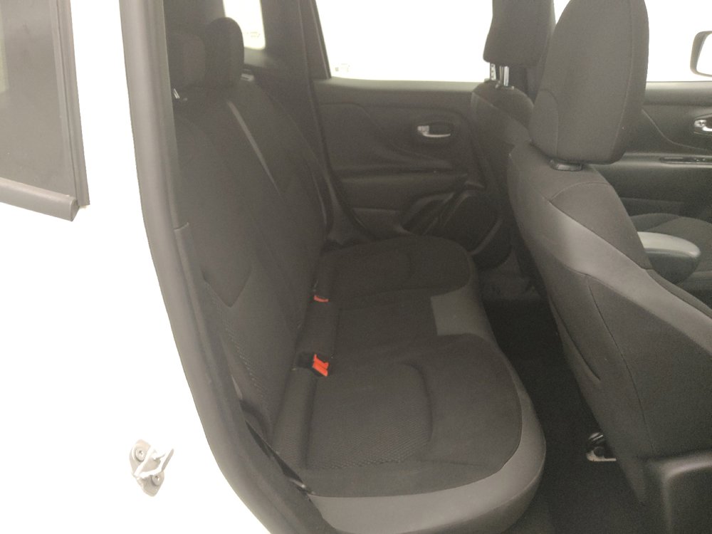 Used 2020 Jeep Renegade Altitude FWD image 19