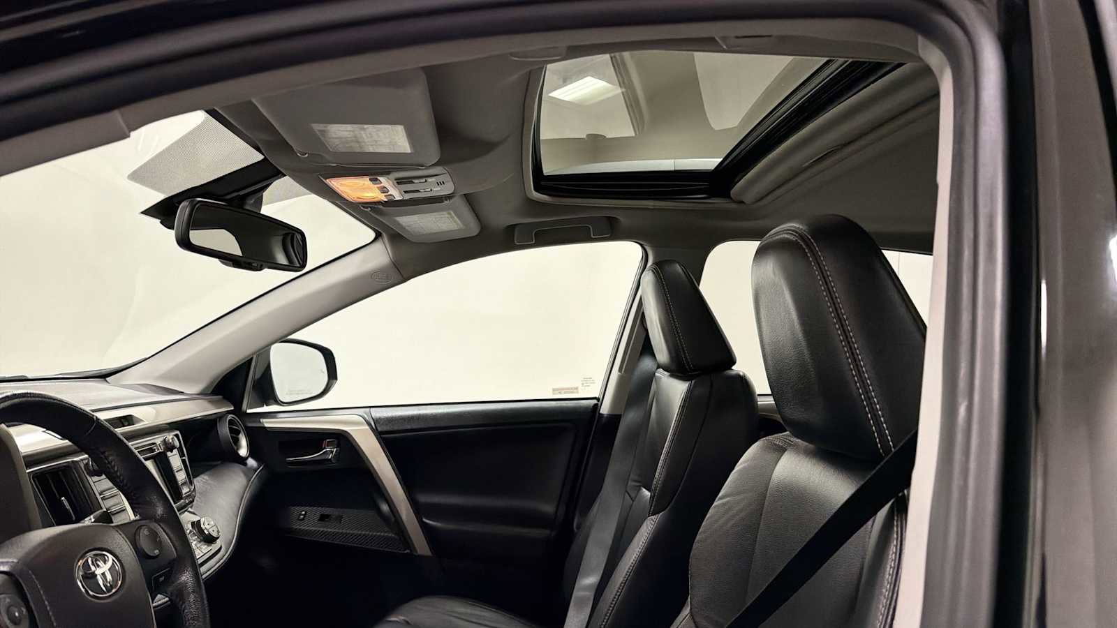 Used 2015 Toyota RAV4 Limited w/ Technology Package image 24