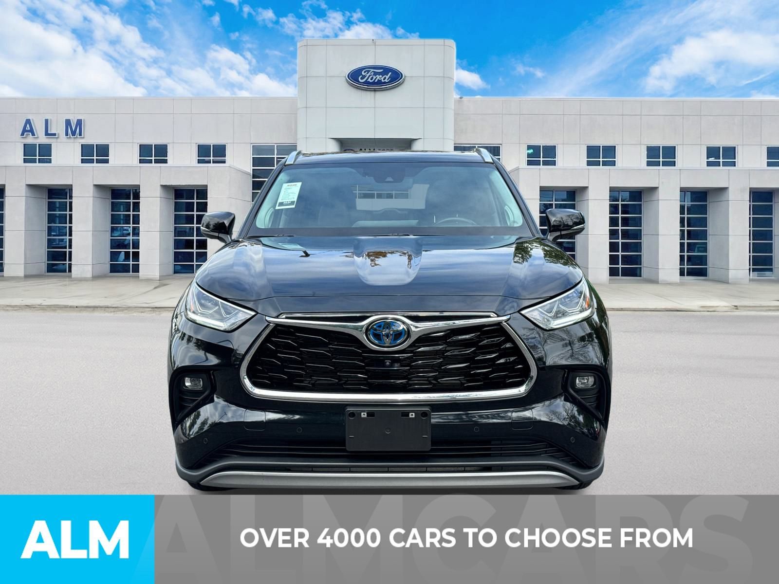 Used 2024 Toyota Highlander Limited image 3