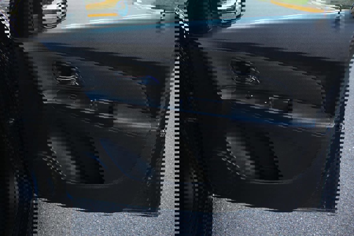 Used 2016 Chevrolet Cruze LT w/ Technology Package image 24