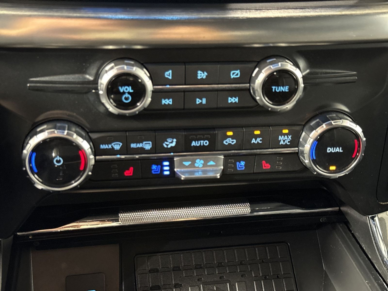 Used 2023 Ford F150 Lariat AWD/4WD image 27