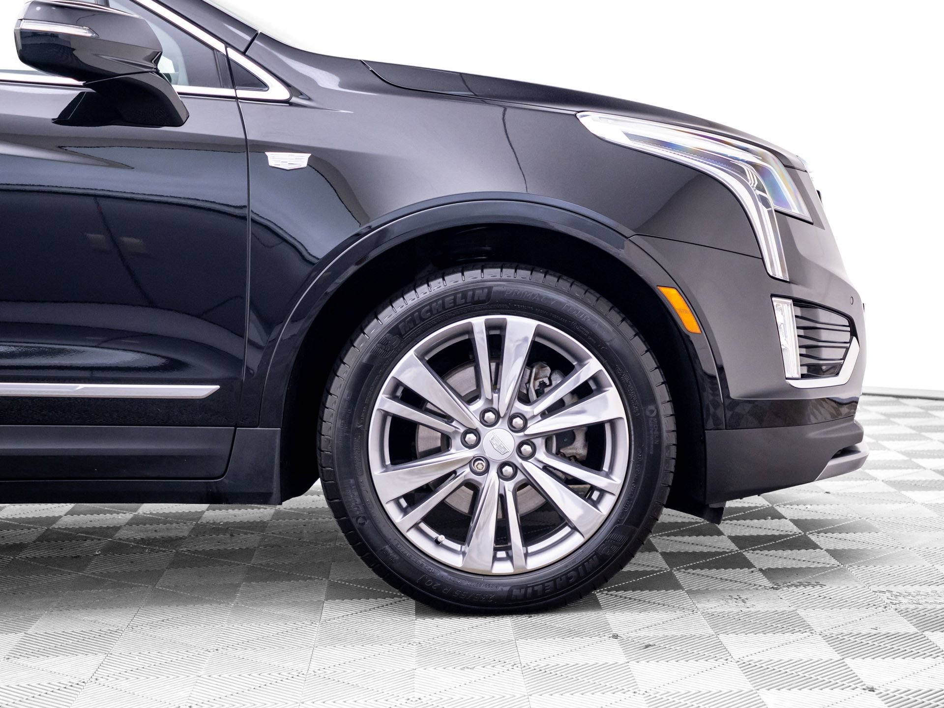 Used 2023 Cadillac XT5 Premium Luxury w/ LPO, Floor Liner Package AWD/4WD image 33