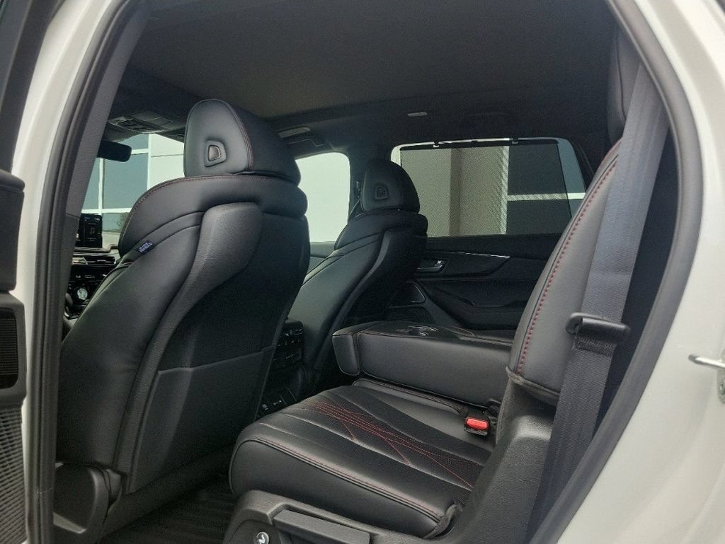 Certified 2026 Acura MDX w/ Technology Package FWD image 14