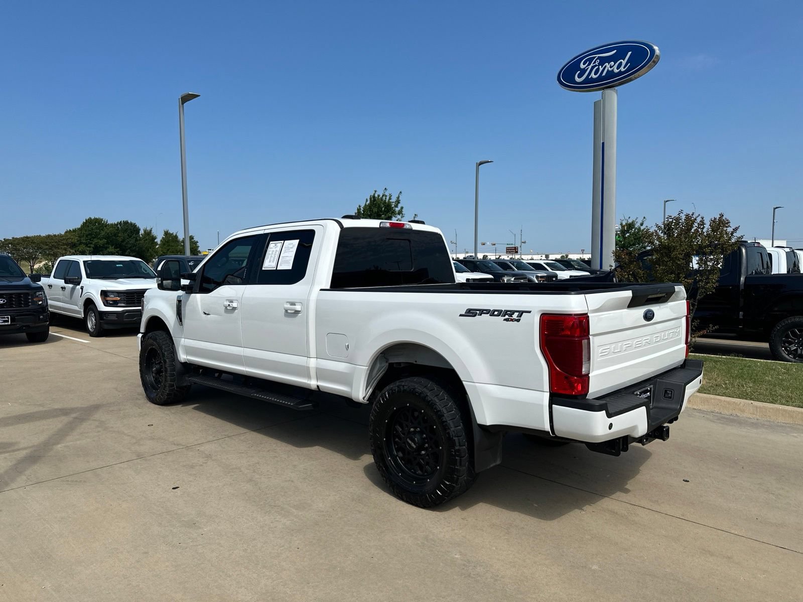 Used 2022 Ford F250 Lariat w/ Lariat Ultimate Package AWD/4WD image 3