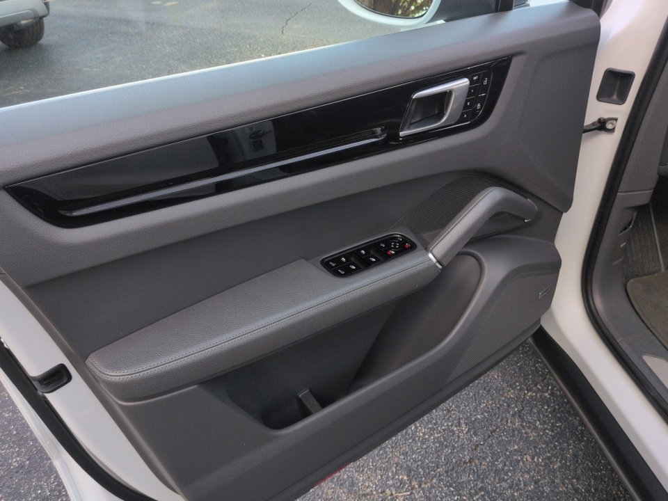 Used 2019 Porsche Cayenne AWD/4WD image 32