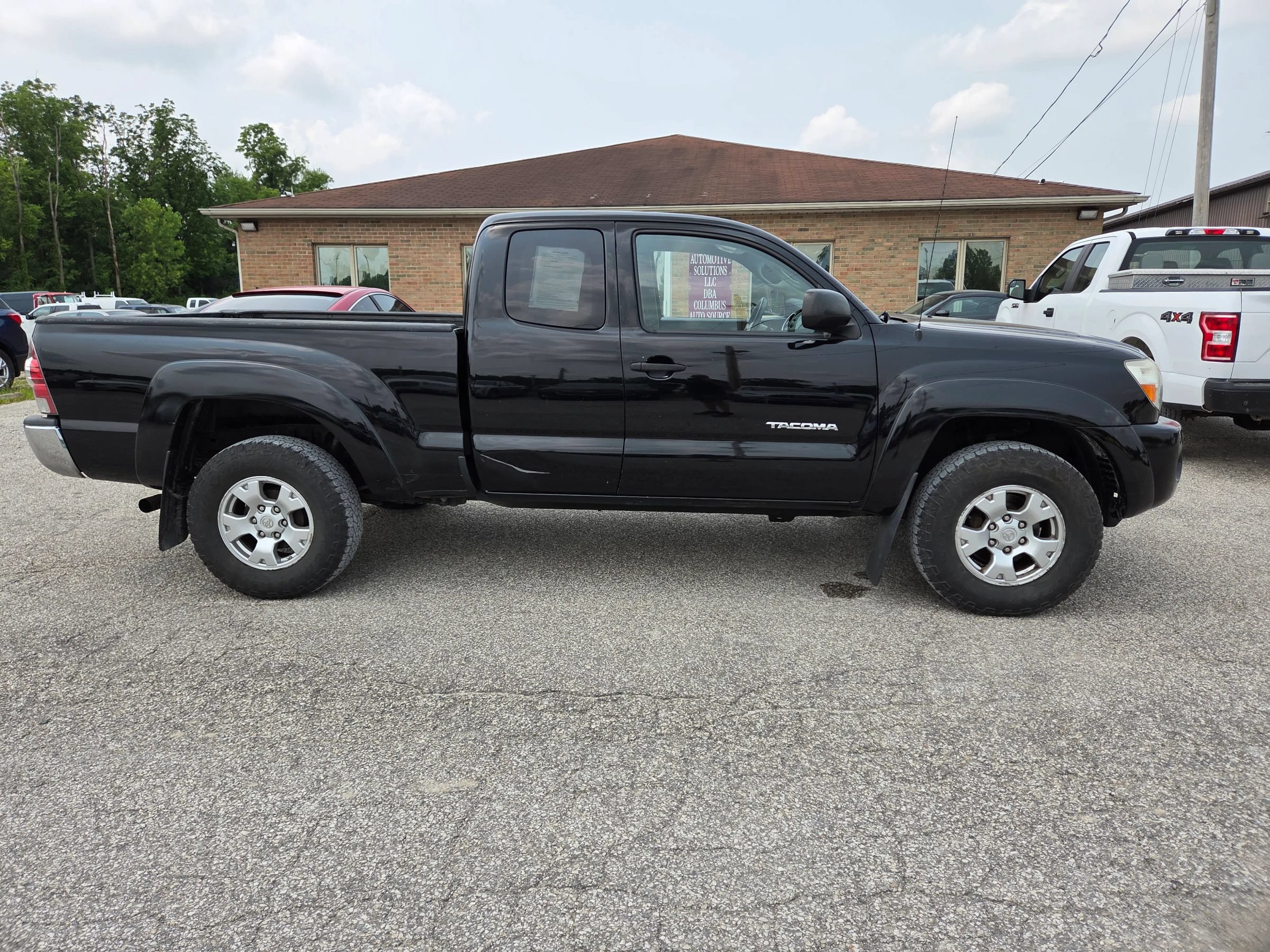 Used 2011 Toyota Tacoma 4x4 Access Cab w/ SR5 Pkg #2 image 4