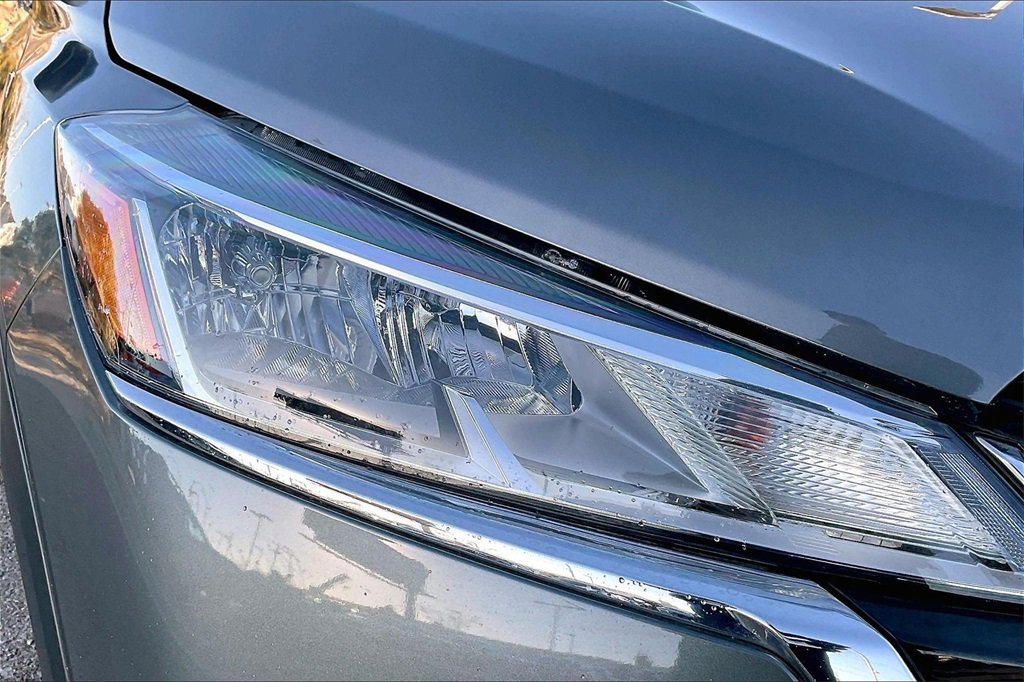 Used 2025 Nissan Kicks Play S image 27