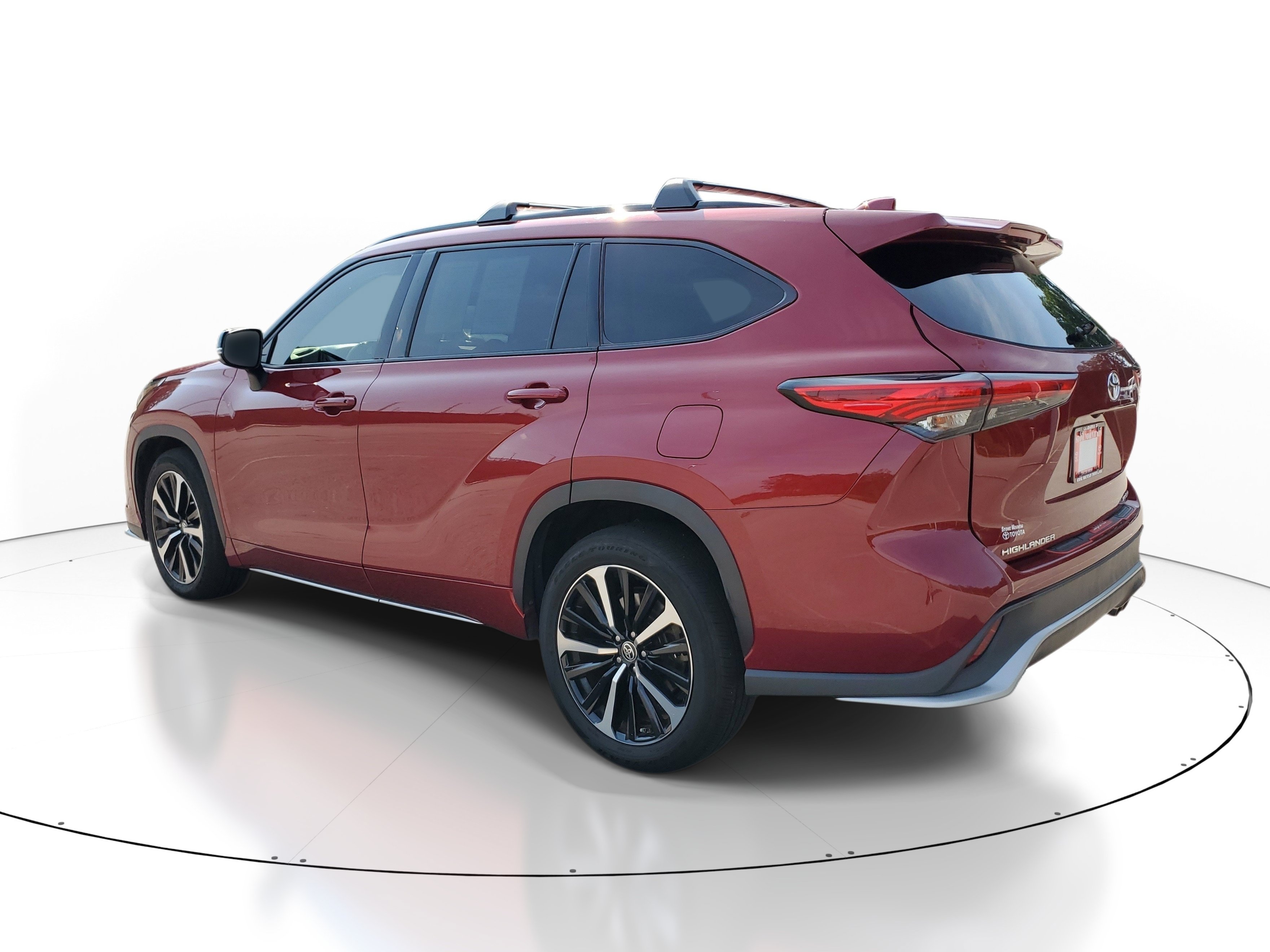 Used 2021 Toyota Highlander XSE AWD/4WD image 4