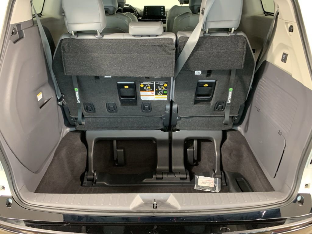 Used 2023 Toyota Sienna Limited FWD image 13