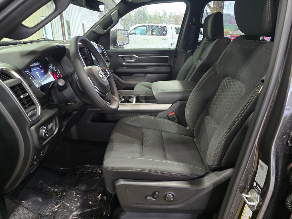 New 2026 RAM 1500 4x4 Crew Cab image 4