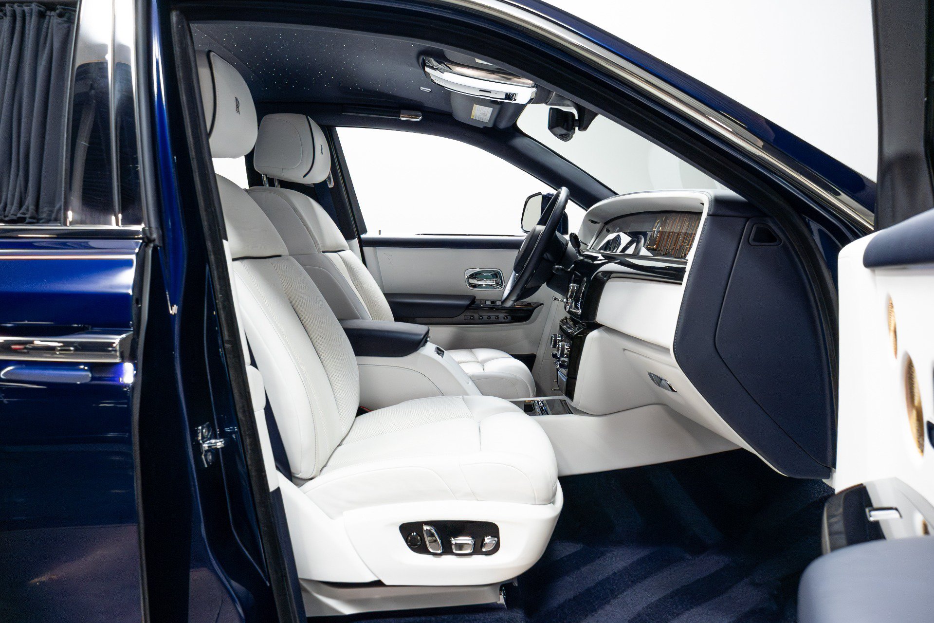 Used 2021 Rolls-Royce Phantom Sedan RWD image 32