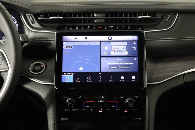 Used 2023 Jeep Grand Cherokee Limited w/ Black Appearance Package RWD image 28