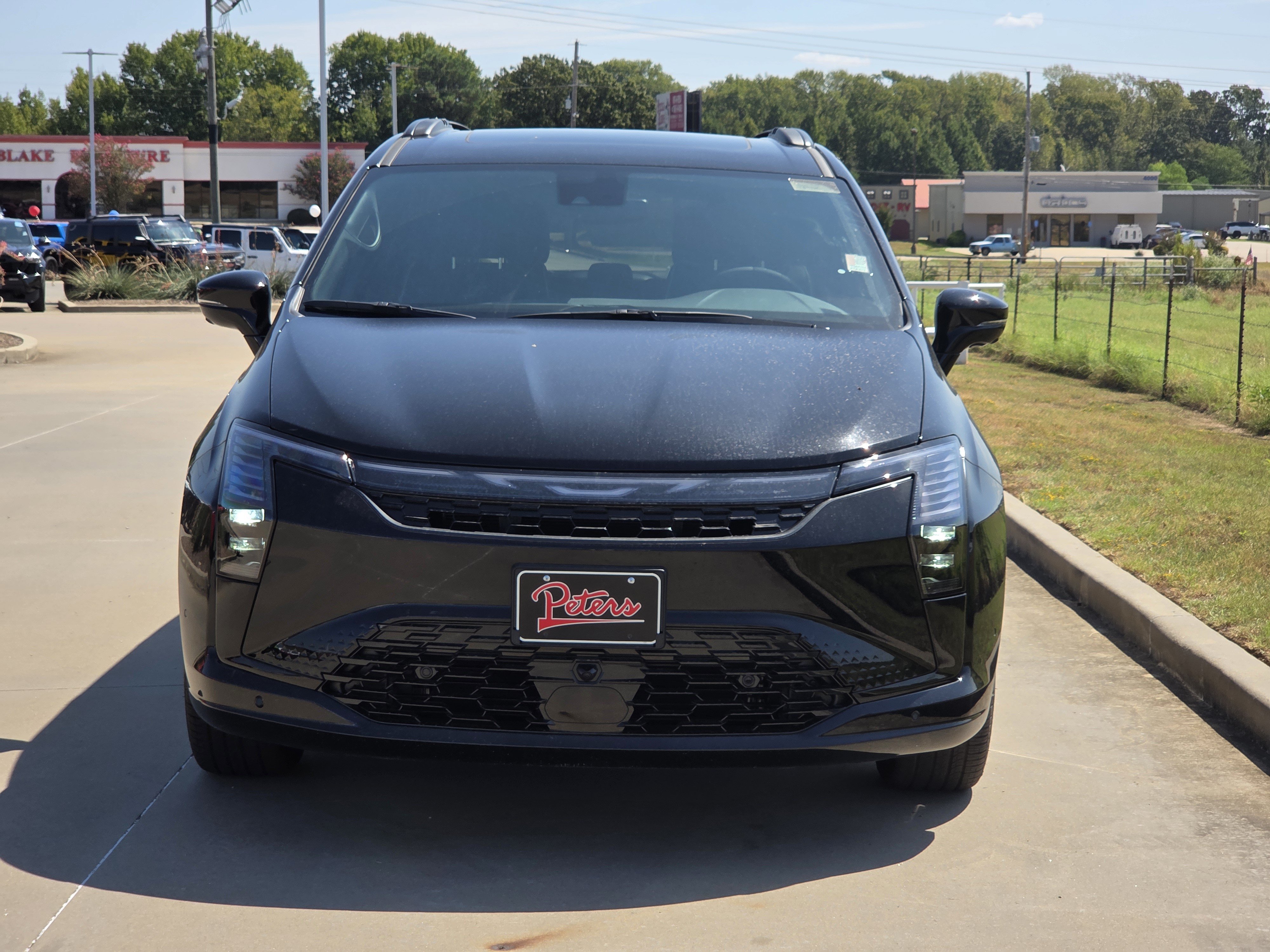 New 2027 Chrysler Pacifica Limited w/ Trailer Tow Group FWD image 2