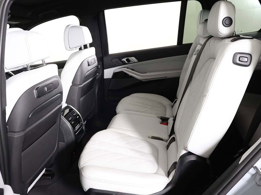 Used 2024 BMW X7 xDrive40i w/ Executive Package image 39