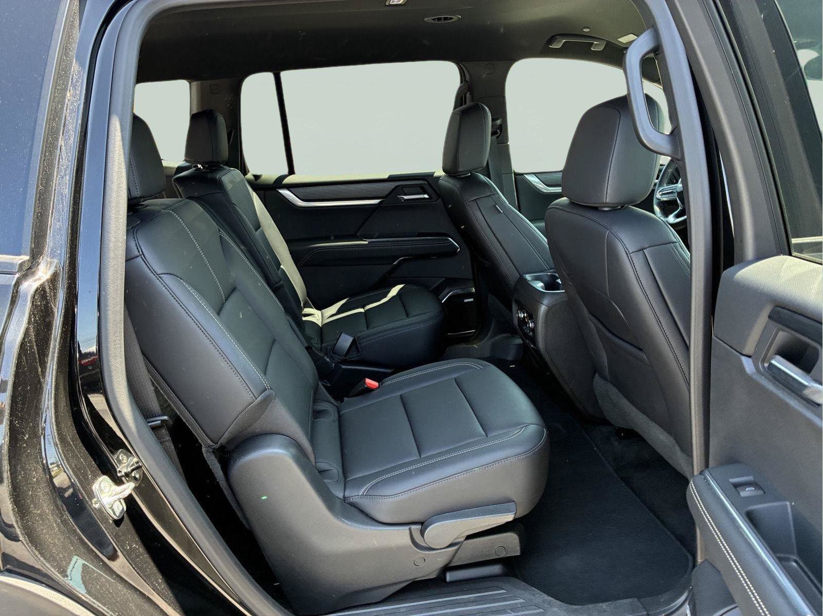 Used 2025 GMC Acadia Elevation w/ Elevation Premium Package AWD/4WD image 42