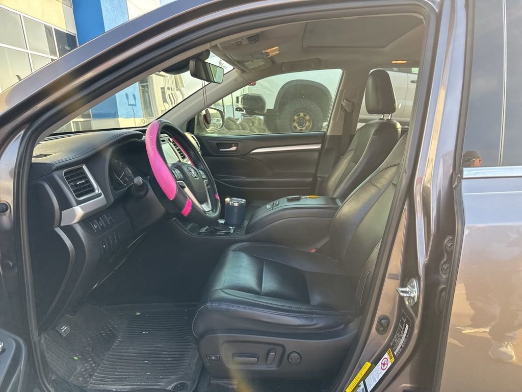 Used 2019 Toyota Highlander XLE image 10