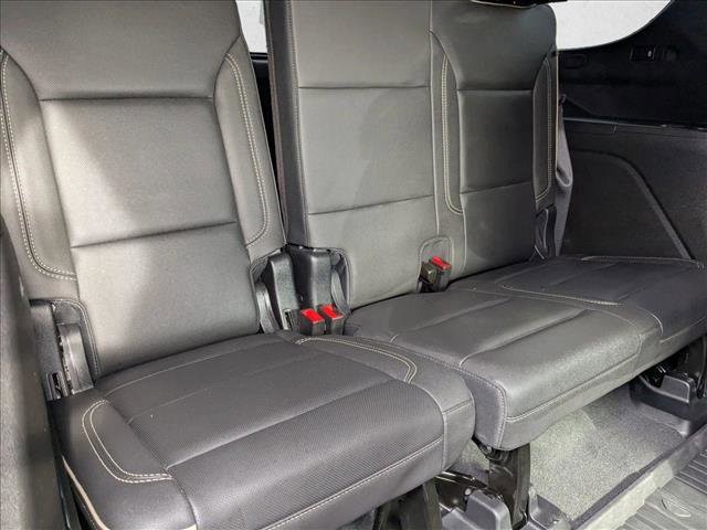 Used 2023 GMC Yukon SLT w/ SLT Premium Package image 19