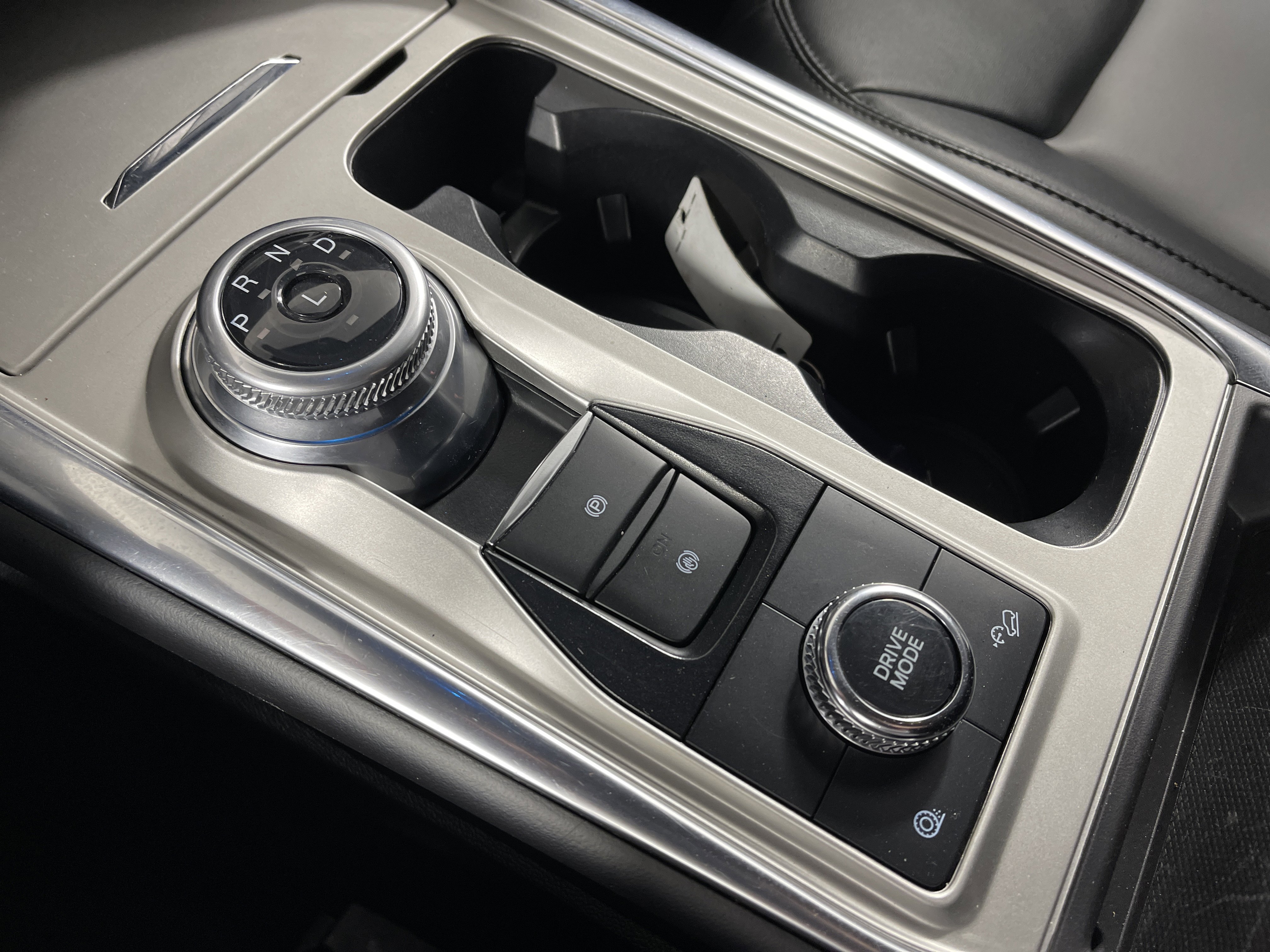 Used 2022 Ford Explorer XLT w/ Equipment Group 202A image 26