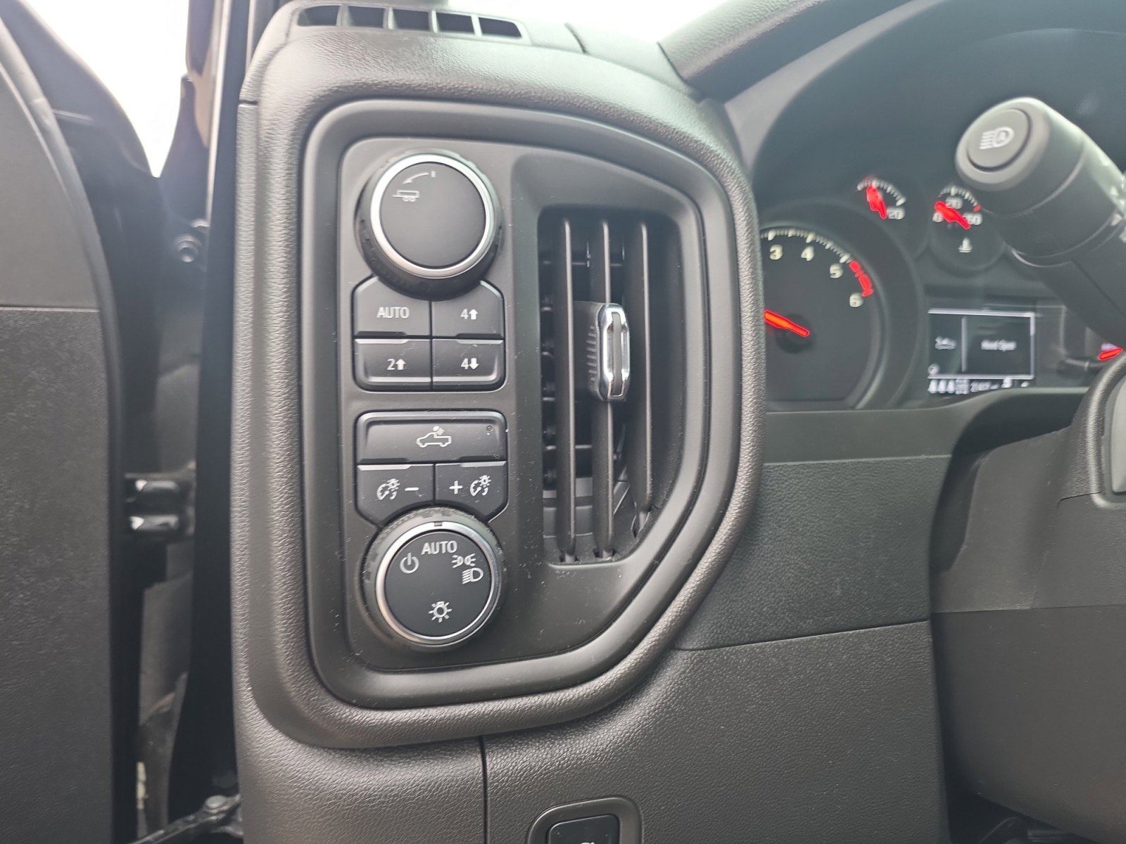 Used 2025 Chevrolet Silverado 1500 Custom Trail Boss w/ Midnight Edition image 22