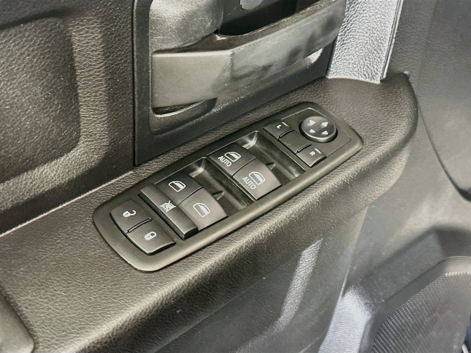 Used 2014 RAM 1500 Express RWD image 17