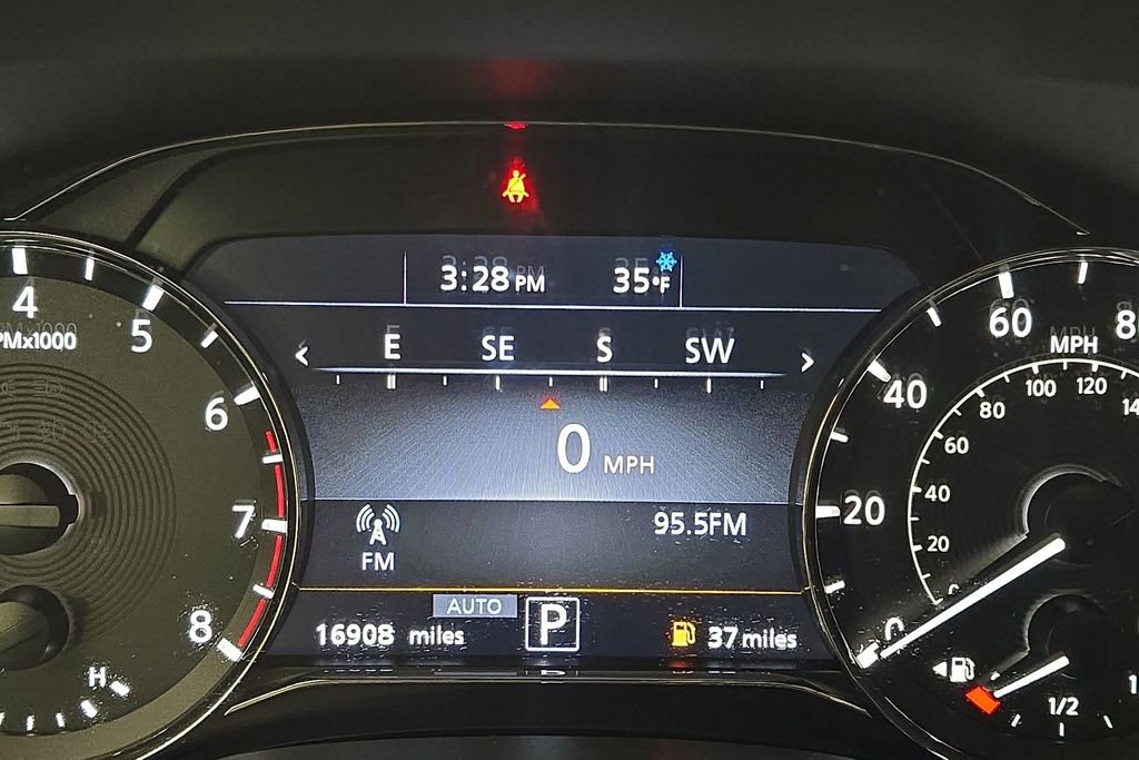 Used 2024 INFINITI QX80 Sensory image 16