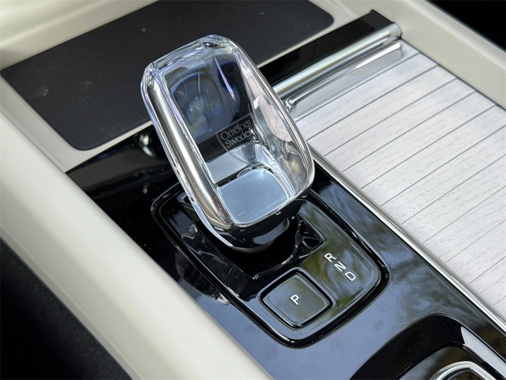 New 2026 Volvo XC60 B5 Ultra w/ Protection Package Premier image 21