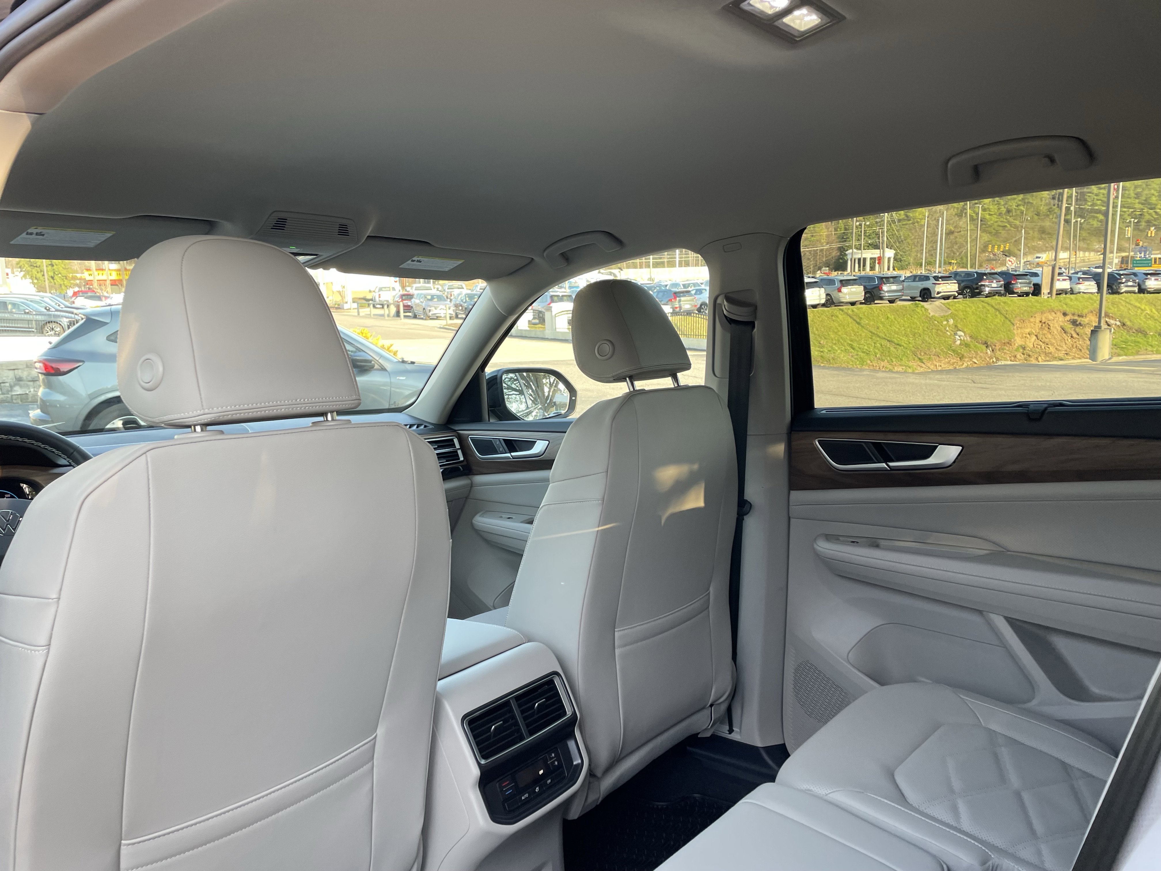 New 2026 Volkswagen Atlas SE image 13