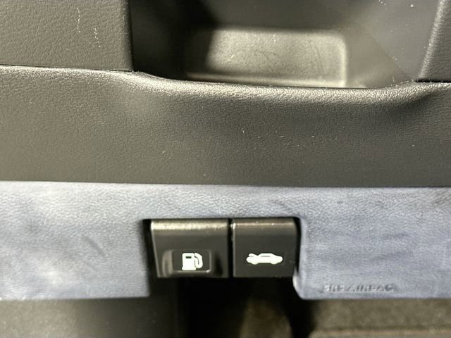 Used 2022 Nissan Kicks SV image 23