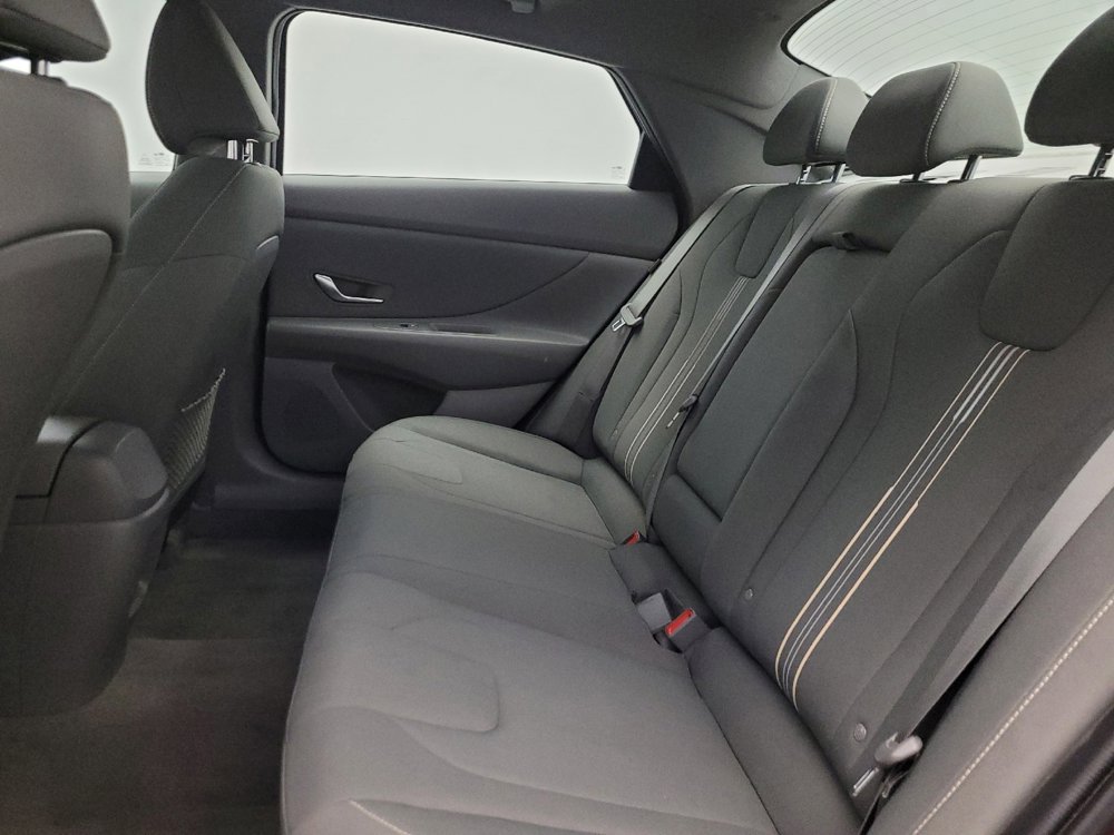 Used 2025 Hyundai Elantra SEL FWD image 18