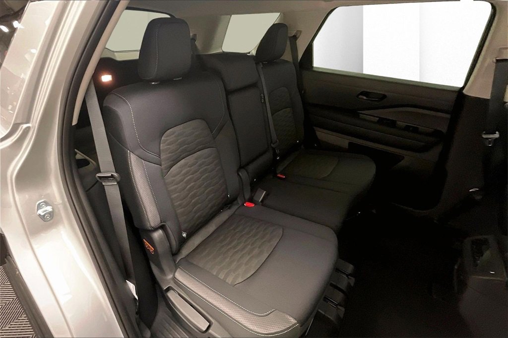 Certified 2025 Nissan Pathfinder SV image 18