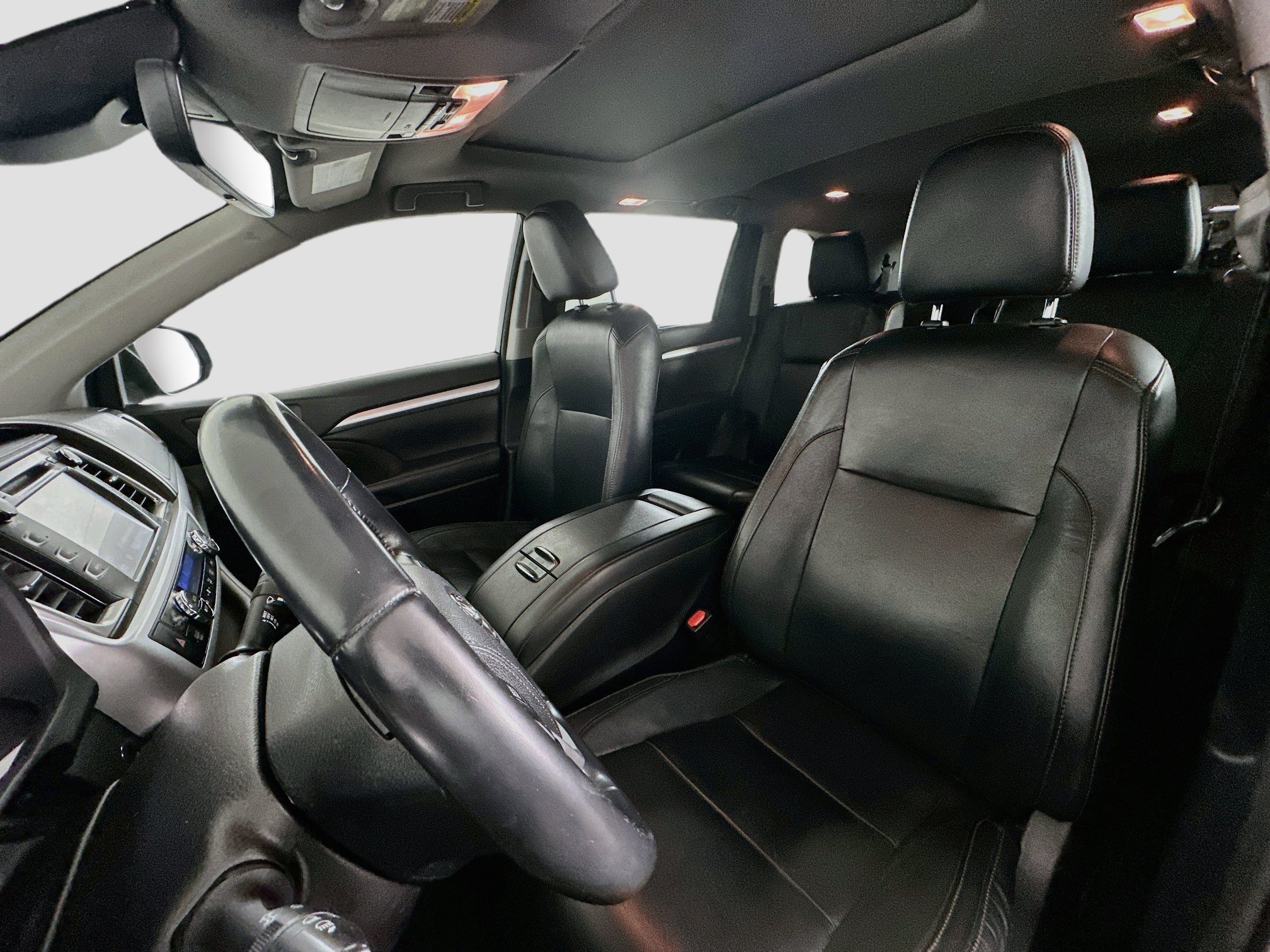 Used 2018 Toyota Highlander XLE FWD image 13