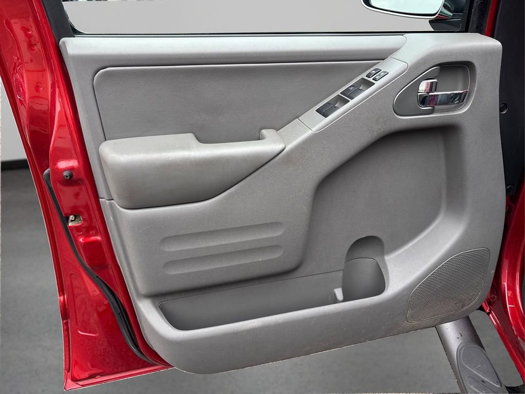 Used 2015 Nissan Frontier SL image 23