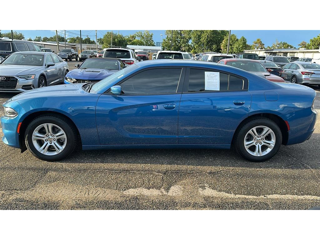 Used 2022 Dodge Charger SXT w/ Driver Convenience Group RWD image 2