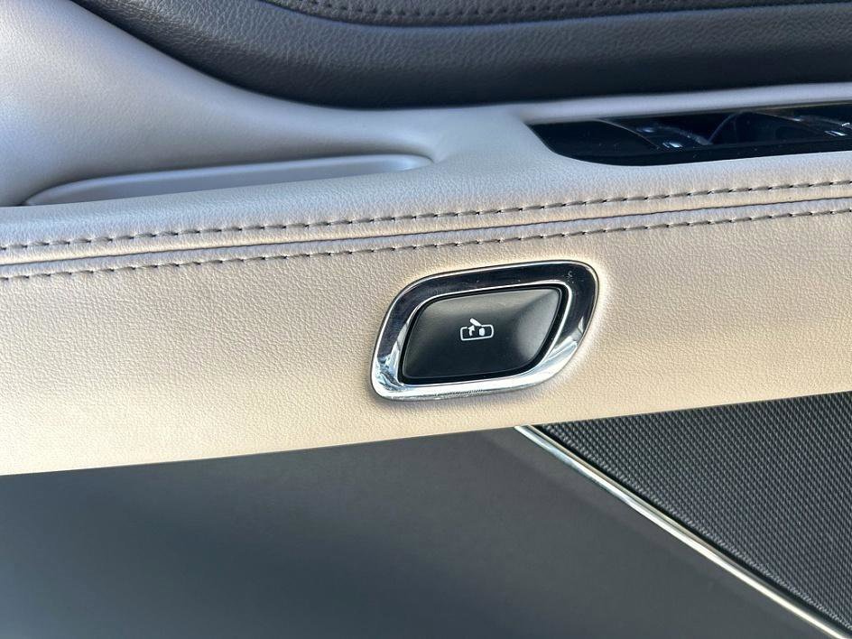 Used 2023 Lincoln Aviator Reserve w/ Equipment Group 201A image 12