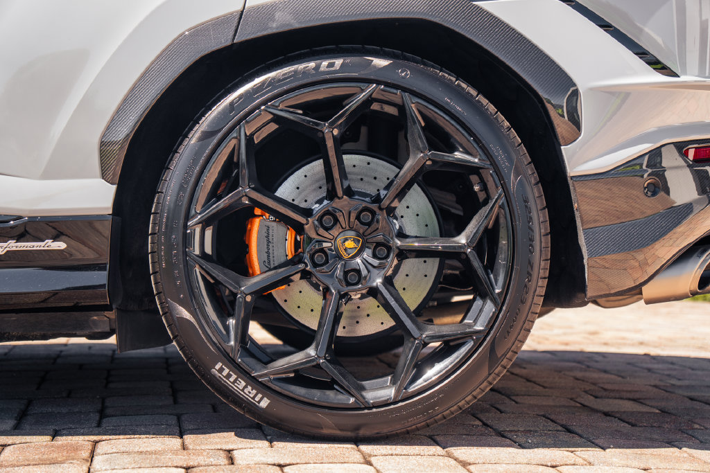 Used 2024 Lamborghini Urus Performante AWD/4WD image 16