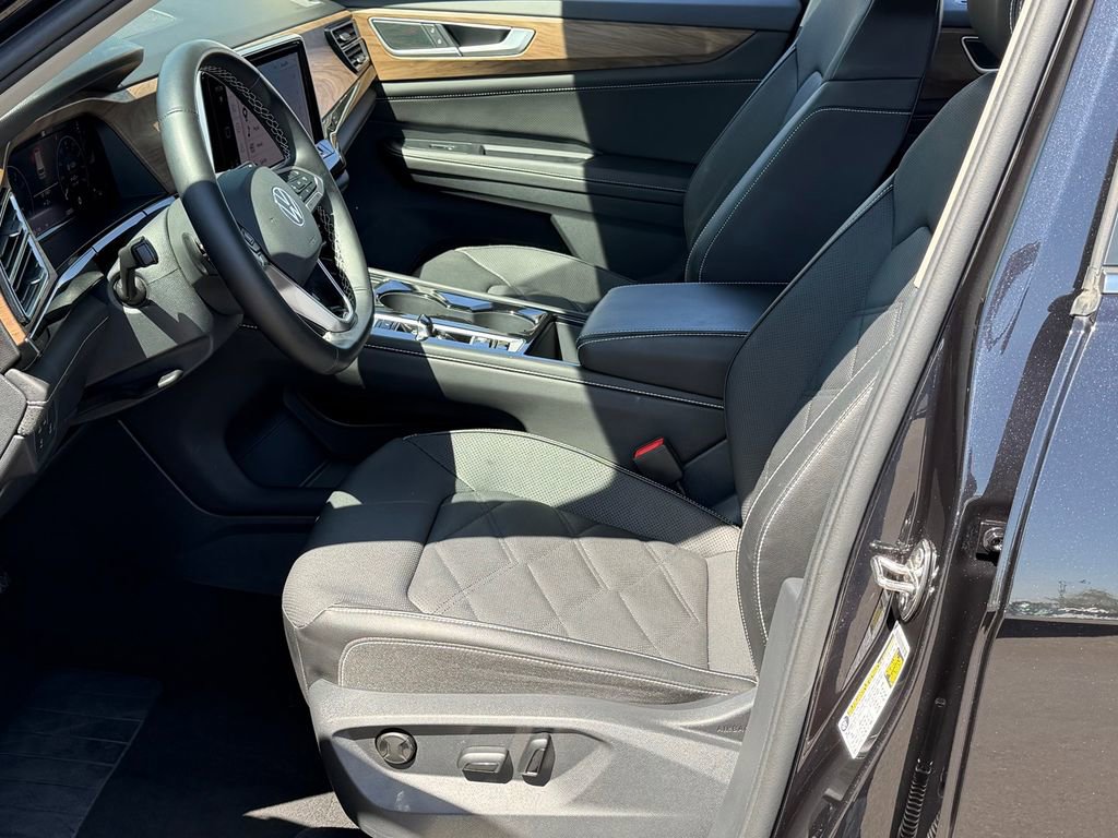 Used 2025 Volkswagen Atlas SE AWD/4WD image 19
