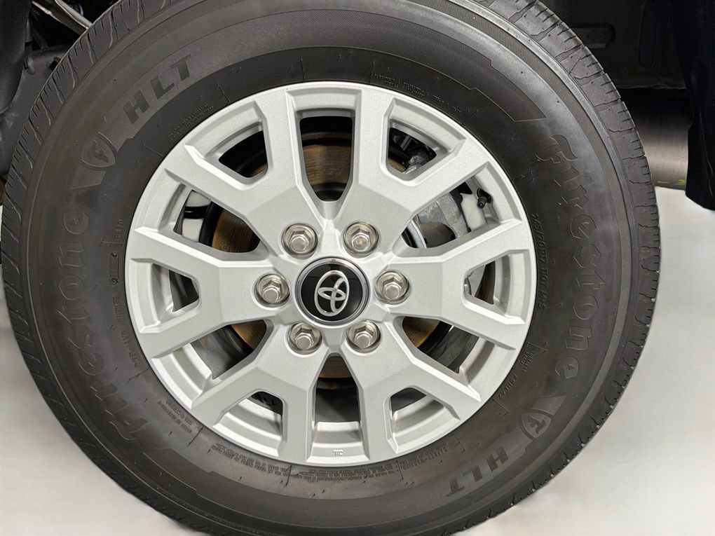 Used 2025 Toyota Tacoma SR5 AWD/4WD image 31