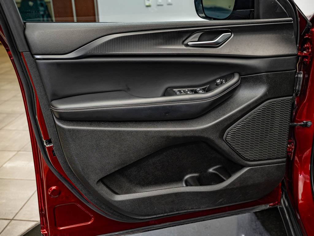 Used 2023 Jeep Grand Cherokee Altitude RWD image 19