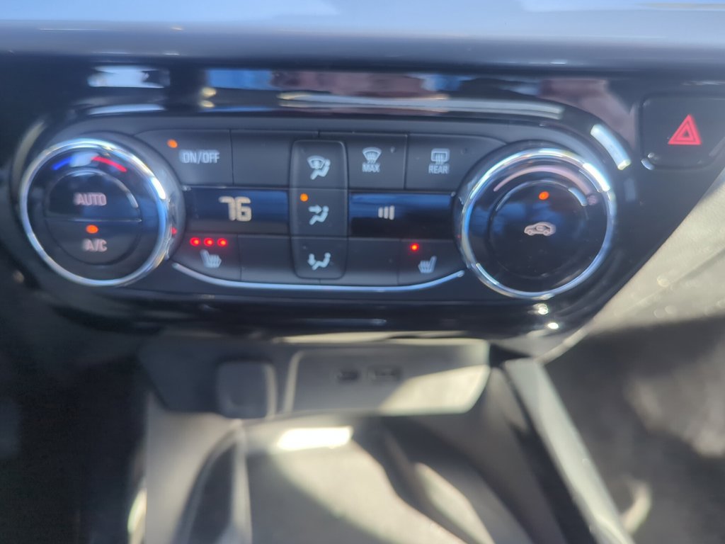 Certified 2024 Chevrolet Trax LT w/ Sunroof Package FWD image 24
