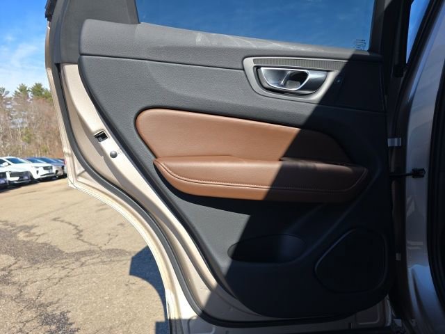 Certified 2023 Volvo XC60 B5 Plus w/ Climate Package image 21