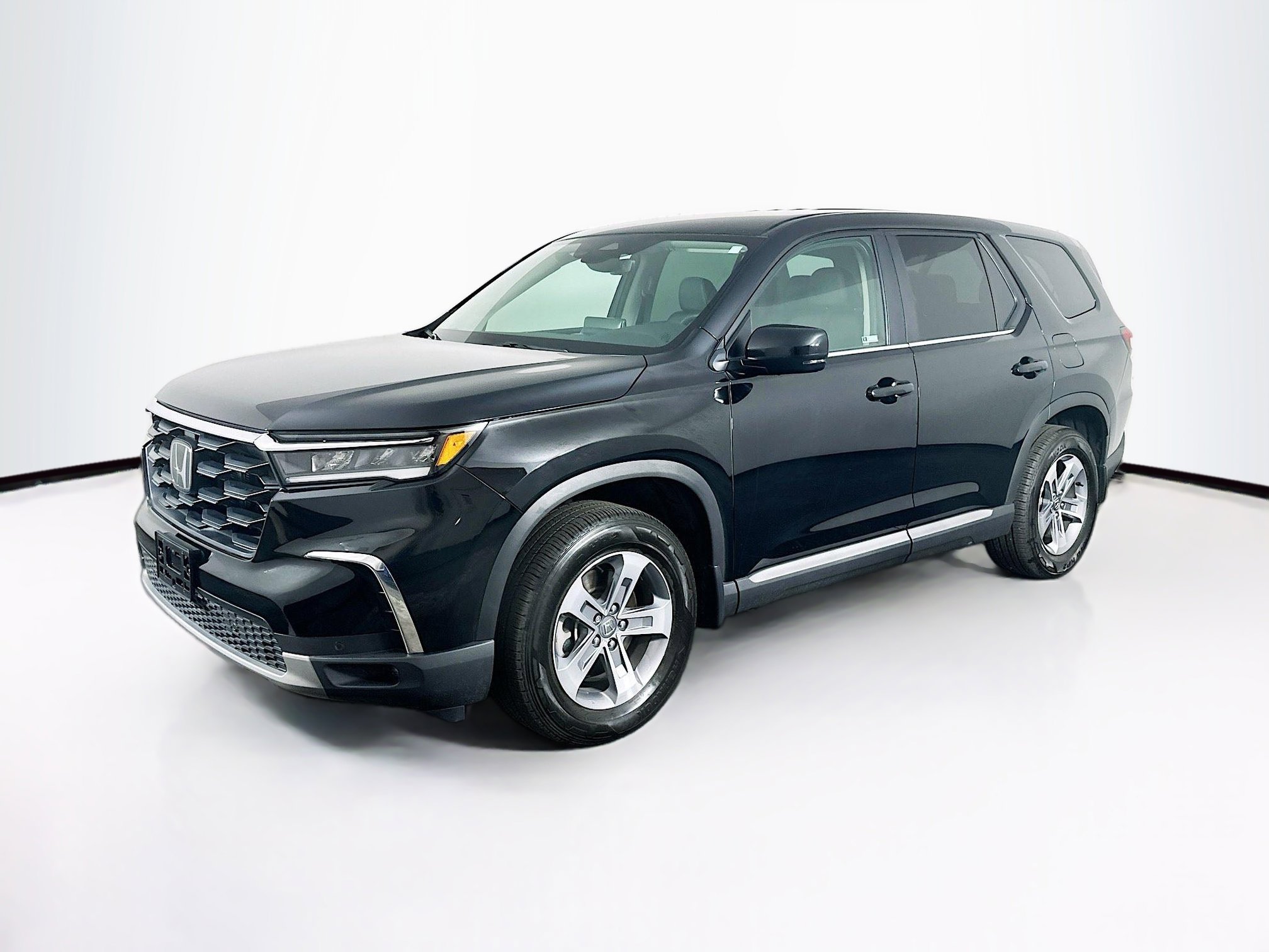 Used 2025 Honda Pilot EX-L image 3
