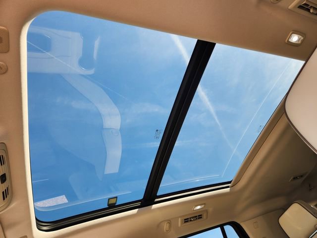 Used 2021 GMC Yukon Denali w/ Denali Premium Package image 10