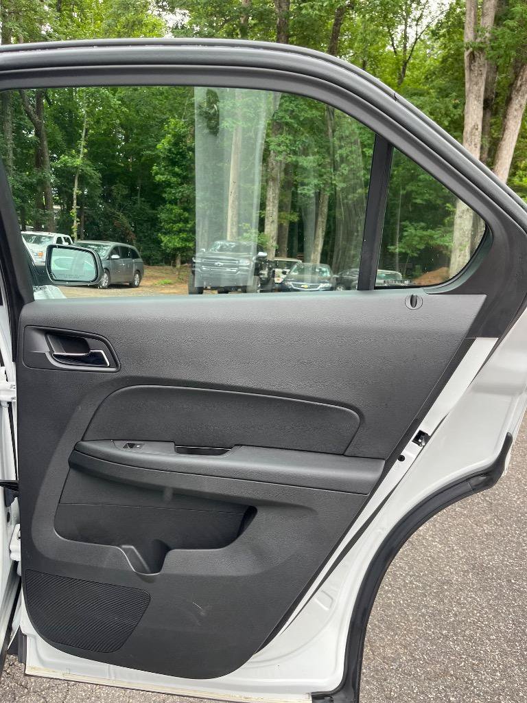 Used 2017 Chevrolet Equinox LS FWD image 26